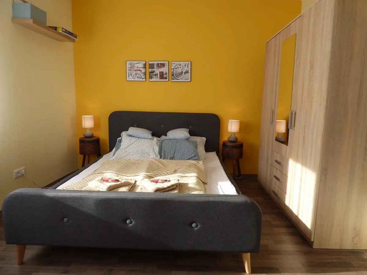 Yellow Apartment Debrecen